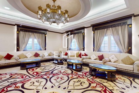 Villa in vendita a Al Jafiliya, Dubai, EAU 6 camere da letto, 741 mq. № 736242 - foto 2