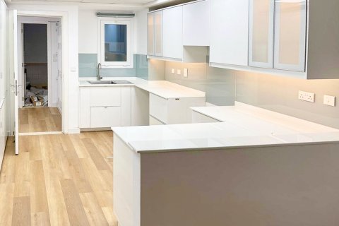 Üürile anda ridamaja asukohaga The Lakes, Dubai, AÜE: 3 magamistoaga, 238.11 m² Nr 750088 - pilt 9