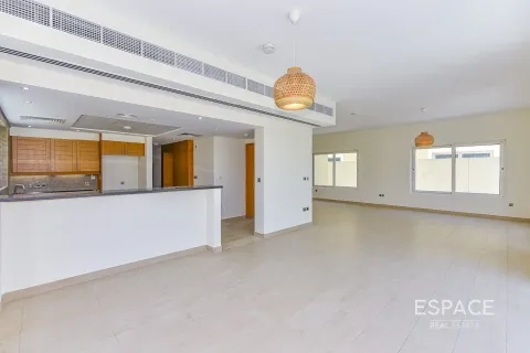 فيلا للإيجار في Jumeirah Park، دبي، الإمارات العربية المتحدة 4 غرفة نوم ، 455 متر مربع ، رقم 650114 - صورة 2