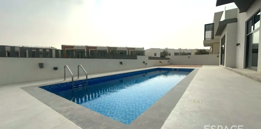 Kaupunkipientalo Al Furjan, Dubai, Arabiemiraatit 6 makuuhuonetta, 601 m2 № 650115
