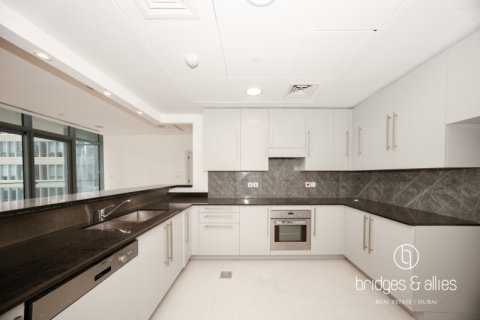 Apartment in DIFC, Dubai, UAE 3 bedrooms, 194 sq.m. № 701962 - photo 4