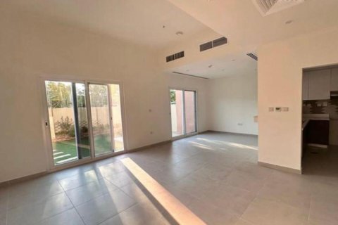 Villa asukohaga Dubai Land, Dubai, AÜE: 3 magamistoaga, 161 m² Nr 678015