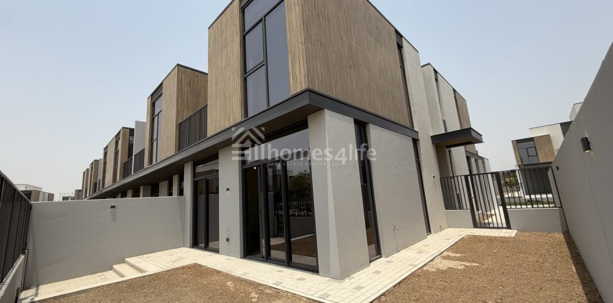 Таунхаус в Мудон, Дубай, ОАЭ 4 спальни, 253м2 № 677608