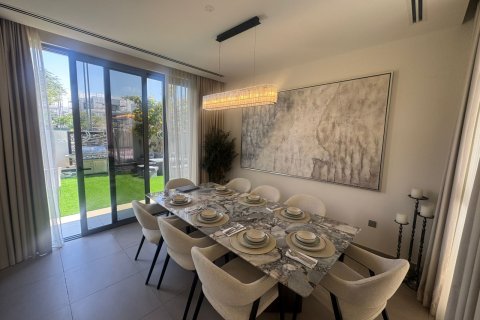 Vila u gradu Dubai, UAE 4 spavaće sobe, 432 m2 Br. 701770 - Slika 3