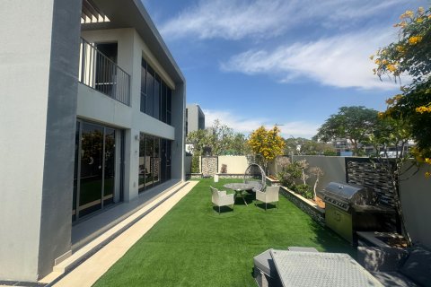 Vila u gradu Dubai, UAE 4 spavaće sobe, 432 m2 Br. 701770 - Slika 2