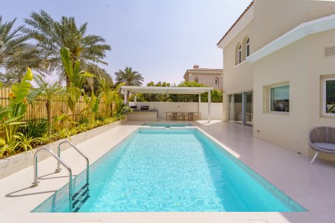 Vila u gradu Dubai, UAE 5 spavaće sobe, 409 m2 Br. 701771 - Slika 4