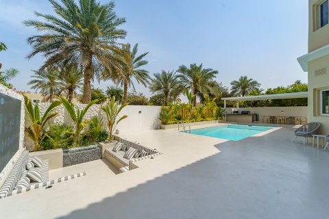 Vila u gradu Dubai, UAE 5 spavaće sobe, 409 m2 Br. 701771 - Slika 3