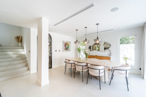 Vila u gradu Dubai, UAE 5 spavaće sobe, 409 m2 Br. 701771 - Slika 15