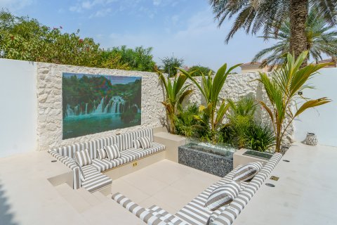 Vila u gradu Dubai, UAE 5 spavaće sobe, 409 m2 Br. 701771 - Slika 2