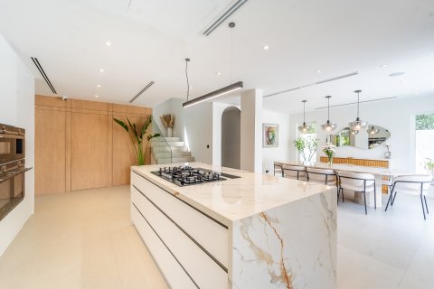 Vila u gradu Dubai, UAE 5 spavaće sobe, 409 m2 Br. 701771 - Slika 14
