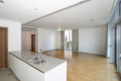 Apartment in Al Wasl, Dubai, UAE 3 bedrooms, 203 sq.m. № 711983 - photo 4