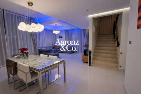 Vilë në DAMAC Hills (Akoya by DAMAC), Dubai, Emiratet e Bashkuara Arabe 6 dhoma gjumi, 322 m2. № 711988 - Foto 10
