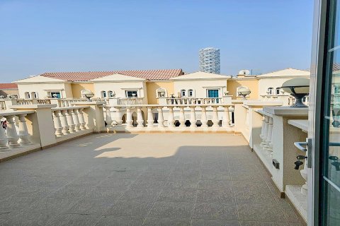 Townhouse de vânzare în Jumeirah Village Circle, Dubai, EAU 2 dormitoare, 180 mp.  №706647 - poză 3