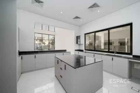 Villa til salg i Jumeirah Park, Dubai, UAE 6 soveværelser, 687 kvm № 738025 - foto 2