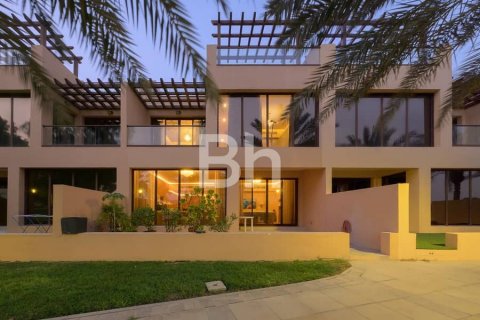 Kaupunkipientalo Jumeirah Islands, Dubai, Arabiemiraatit 4 makuuhuonetta, 198 m2 № 643773 - kuva 6