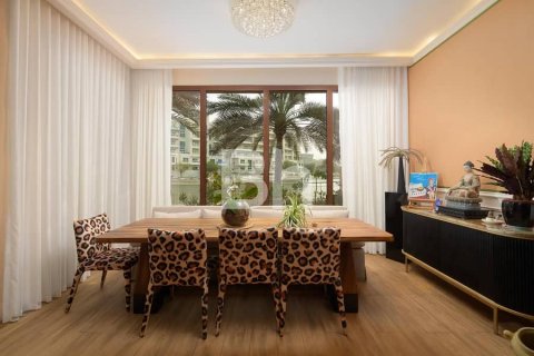 Kaupunkipientalo Jumeirah Islands, Dubai, Arabiemiraatit 4 makuuhuonetta, 198 m2 № 643773 - kuva 15
