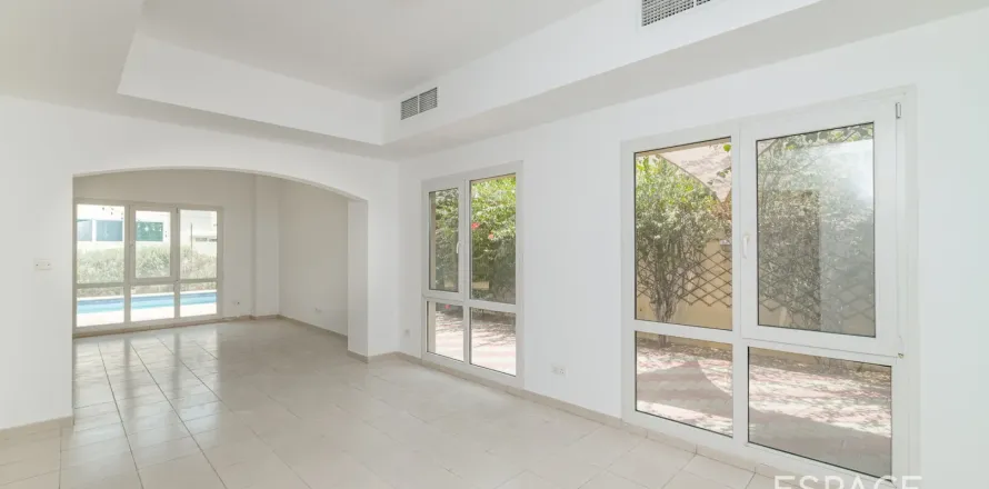 Huvila Meadows, Dubai, Arabiemiraatit 3 makuuhuonetta, 557 m2 № 650208