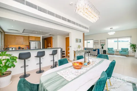 Jumeirah Park, Dubai, UAE의 임대용 빌라 침실 4개, 455제곱미터 번호 650206 - 사진 3