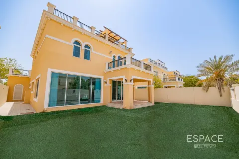 Jumeirah Park, Dubai, UAE의 임대용 빌라 침실 4개, 455제곱미터 번호 650206 - 사진 1