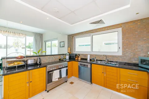 Jumeirah Park, Dubai, UAE의 임대용 빌라 침실 4개, 455제곱미터 번호 650206 - 사진 4