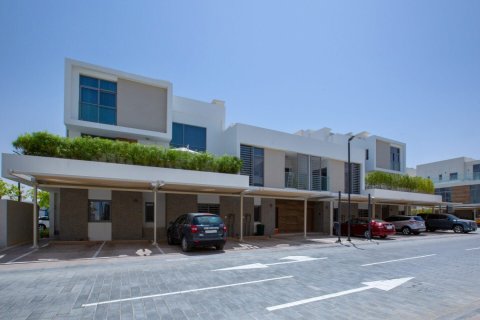 Apartment in Dubai, UAE 2 bedrooms, 170 sq.m. № 726346