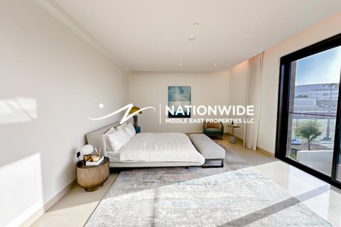 Vila v Abu Dhabi, SAE 4 spálne, 720 m2 č. 679219 - Fotografia 8