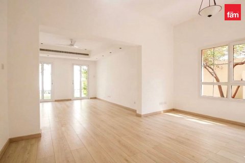 Radový dom v Dubai, SAE 3 spálne, 295.4 m2 č. 727056