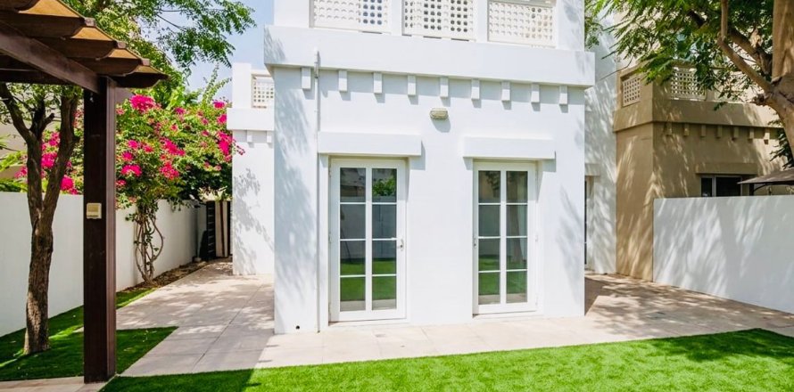 Dubai、UAEにあるヴィラ 3ベッドルーム、295.4 m2 No727056