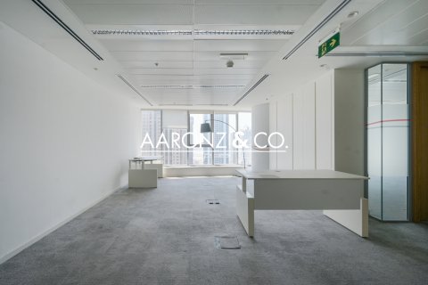 Toimisto Jumeirah Lake Towers, Dubai, Arabiemiraatit 107 m2 № 642137 - kuva 2