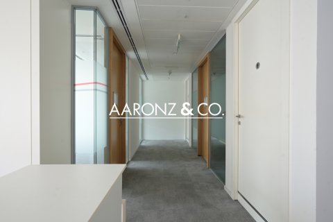 Office in Jumeirah Lake Towers, Dubai, UAE 107 sq.m. № 642137 - photo 6