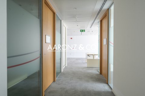 Office in Jumeirah Lake Towers, Dubai, UAE 107 sq.m. № 642137 - photo 5