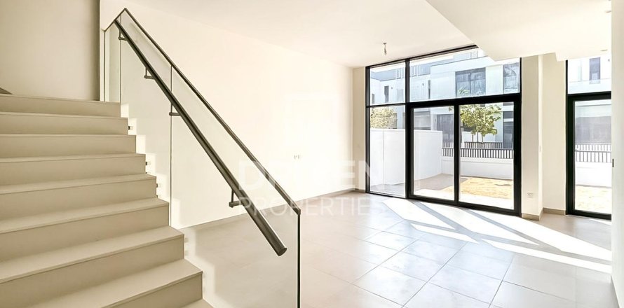 Townhouse i Al Furjan, Dubai, UAE 4 soveværelser, 240 kvm № 655140