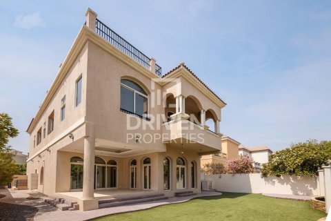 فيلا للإيجار في فيلات، دبي، الإمارات العربية المتحدة 5 غرفة نوم ، 520 متر مربع ، رقم 655129 - صورة 1