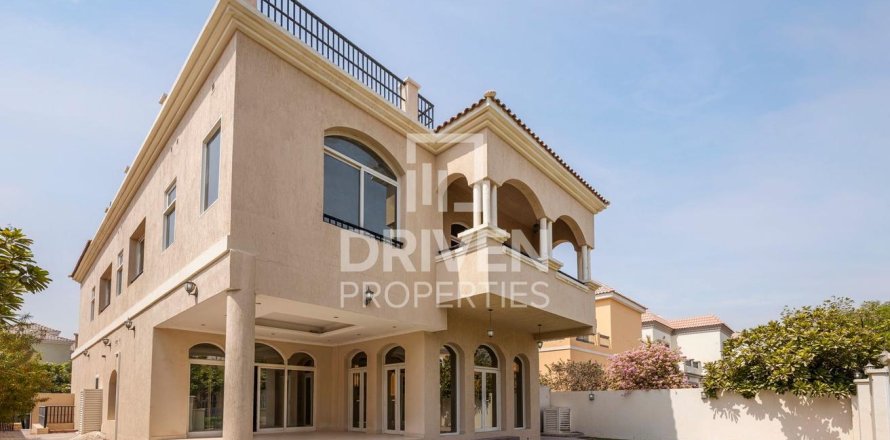 فيلا في فيلات، دبي 5 غرفة نوم ، 520 متر مربع . ر قم 655129