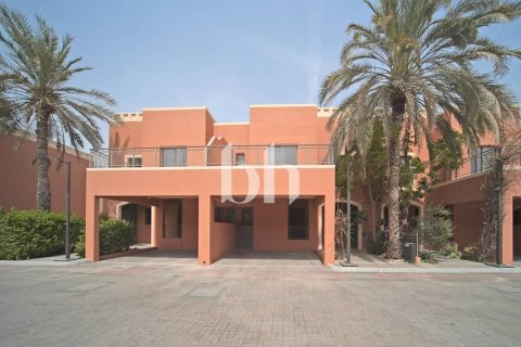 Kamienica do wynajęcia w Abu Dhabi, ZEA 4 sypialnie, 273 mkw., nr 642527 - zdjęcie 1