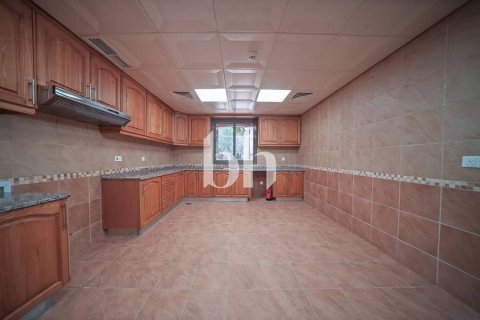 Kamienica do wynajęcia w Abu Dhabi, ZEA 4 sypialnie, 273 mkw., nr 642527 - zdjęcie 15