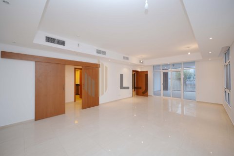 Abu Dhabi, BAE’de kiralık вилла 4 yatak odası, 681.9 m&sup2; No 669064 - fotoğraf 4