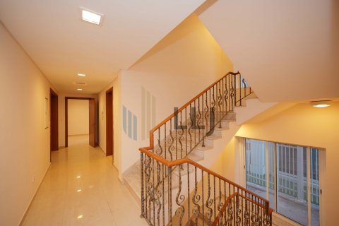 Abu Dhabi, BAE’de kiralık вилла 4 yatak odası, 681.9 m&sup2; No 669064 - fotoğraf 8