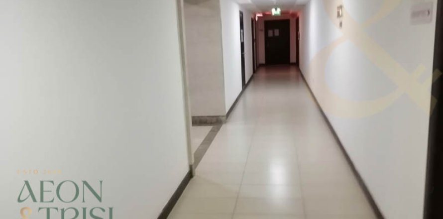 Pronë komerciale në Jumeirah Lake Towers, Dubai, Emiratet e Bashkuara Arabe 999 dhoma gjumi, 82 m2. № 732013