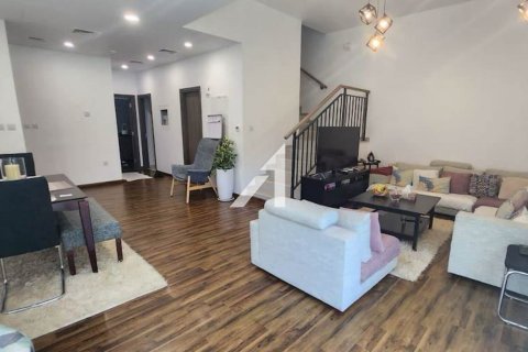 Villa in Dubai Land, Dubai, VAE: 4 Schlafzimmer, 238 m2 Nr. 698603