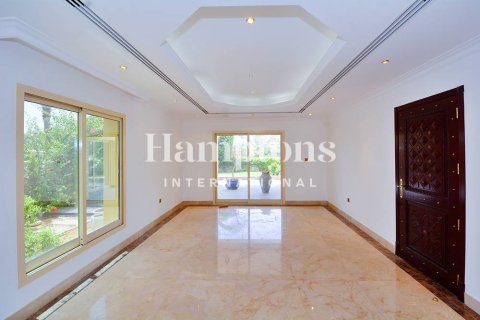 Vilă de închiriat în Emirates Hills, Dubai, EAU 5 dormitoare, 727.80210200 mp.  №651286 - poză 3