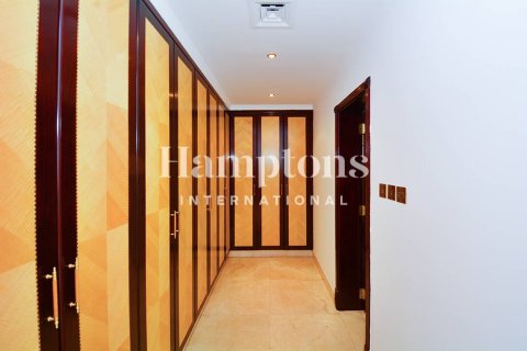 Vilă de închiriat în Emirates Hills, Dubai, EAU 5 dormitoare, 727.80210200 mp.  №651286 - poză 2