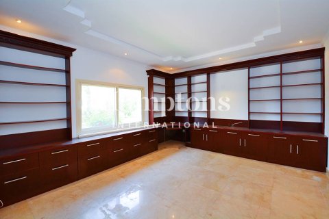 Vilă de închiriat în Emirates Hills, Dubai, EAU 5 dormitoare, 727.80210200 mp.  №651286 - poză 25