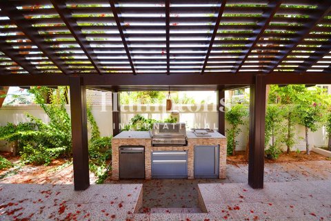 Vilă de închiriat în Emirates Hills, Dubai, EAU 5 dormitoare, 727.80210200 mp.  №651286 - poză 10