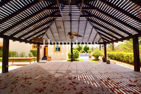 Vilă de închiriat în Emirates Hills, Dubai, EAU 5 dormitoare, 727.80210200 mp.  №651286 - poză 13