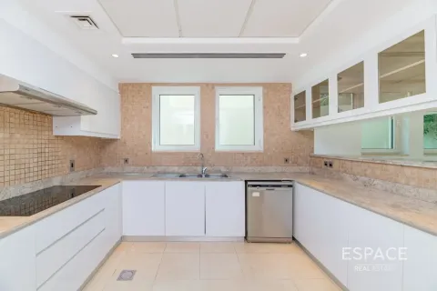 Вилла Jumeirah Park, Дубай, БАӘ-да 3 жатын бөлмелер, 285 м² № 738101 - фото 4