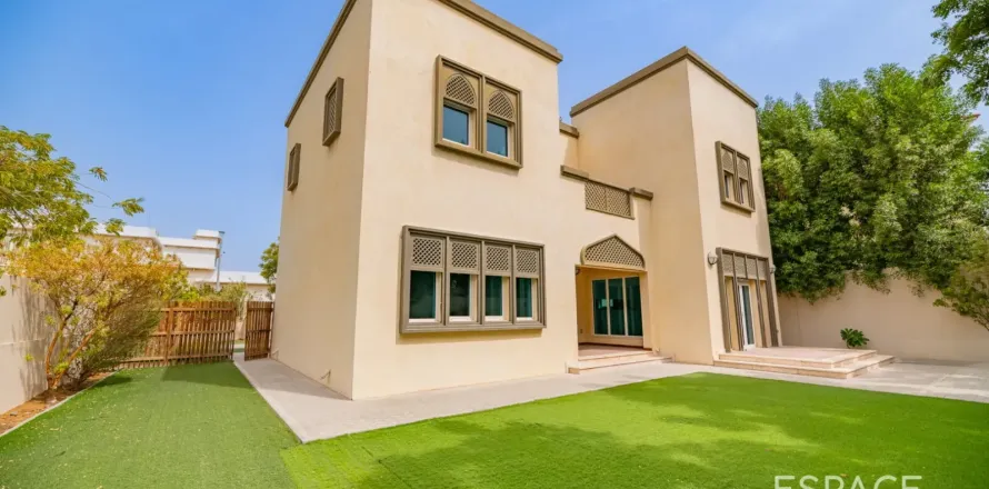 Вилла Jumeirah Park, Дубай, БАӘ-да 3 жатын бөлмелер, 285 м² № 738101