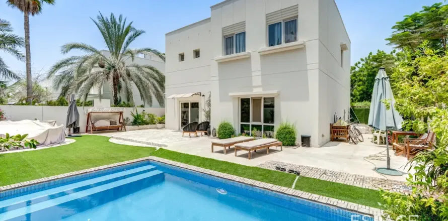 Villa in Meadows, Dubai, UAE 3 bedrooms, 307 sq.m. № 738099