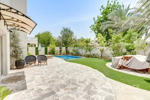 Villa in Meadows, Dubai, UAE 3 bedrooms, 307 sq.m. № 738099 - photo 17