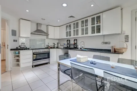 Villa in Meadows, Dubai, UAE 3 bedrooms, 307 sq.m. № 738099 - photo 8